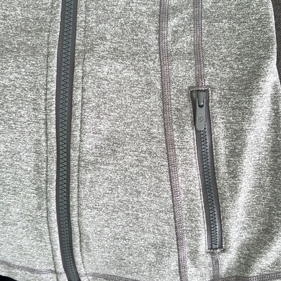 Lululemon Heather Grey zip up jacket size 4 - Picture 4 of 9
